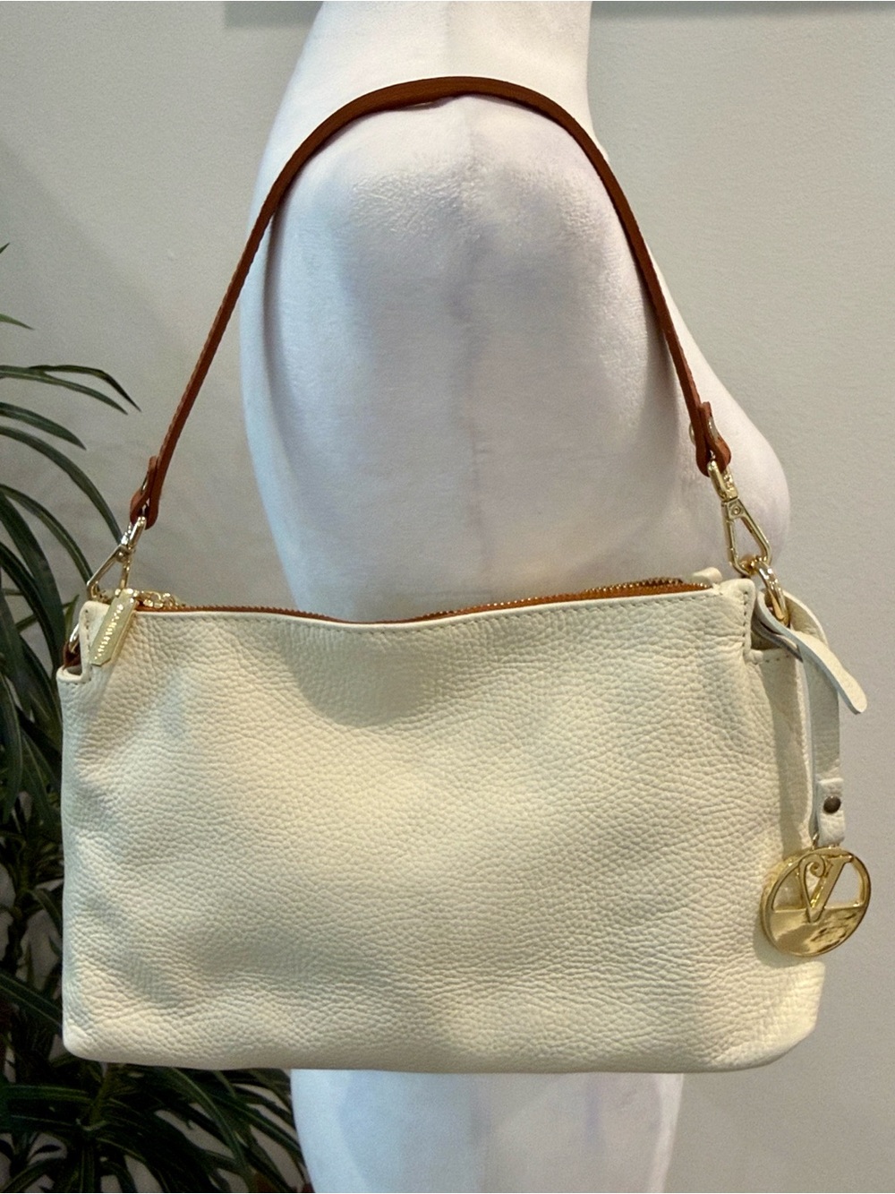 Valentina Italian white pebbled leather crossbody bag with a triple entry design - Picture 4 of 16